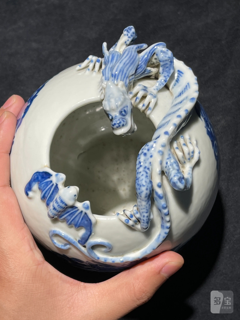 清晚期 青花团凤纹堆塑龙纹水盂 - 图9